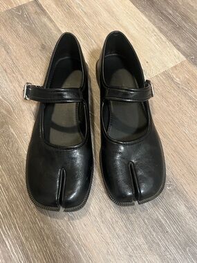 Black Split-Toe Mary Jane Tabi Flats